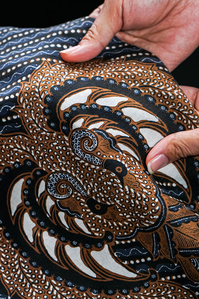 batik-cloth-craftsmen-from-indonesia